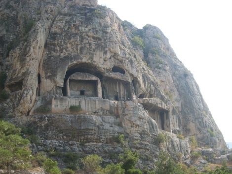  Kral kaya mezarları